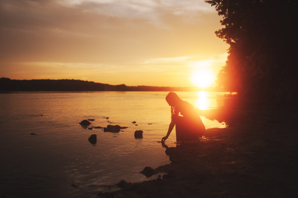 Pictures of Golden Hour Engagement session at the White Cliffs of Conoy